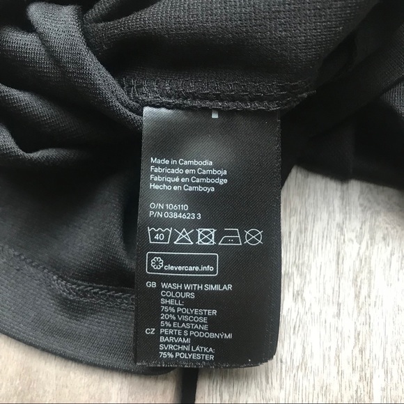 H&M | Solid Black Sleeveless Dress - Picture 4 of 6